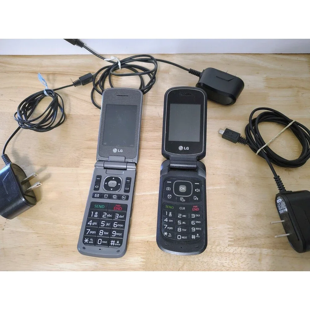 Vintage LG Filp Phones Lot Of Two Phones And 3 Chargers Preowned Both Work